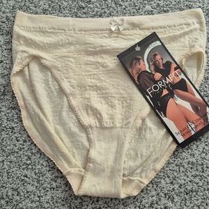 Formfit Intimates One Pair of Ivory Cotton/Lycra Seamless Hicut Panties Size 6